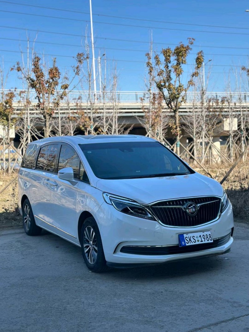 青岛21年别克GL82