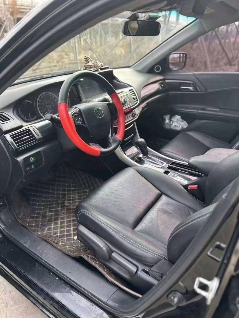 青岛18年本田雅阁4