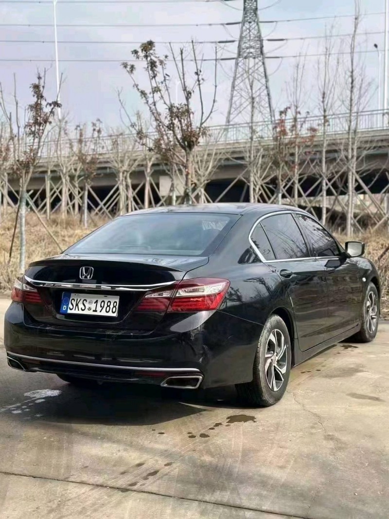 青岛18年本田雅阁8