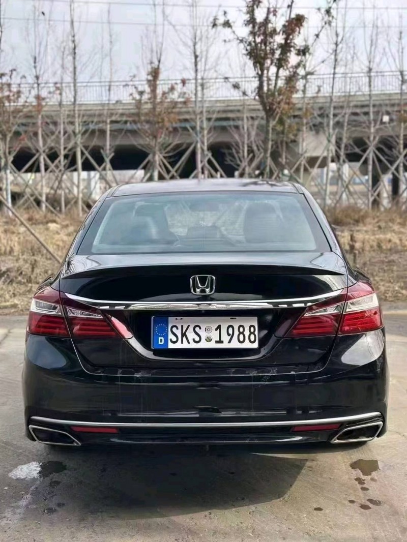 青岛18年本田雅阁9