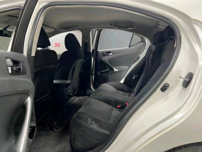 成都12年雷克萨斯IS8