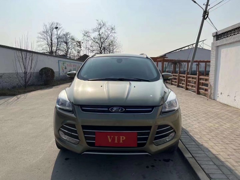 青岛16年福特翼虎1