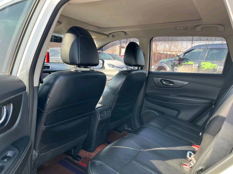 保定15年日产奇骏8