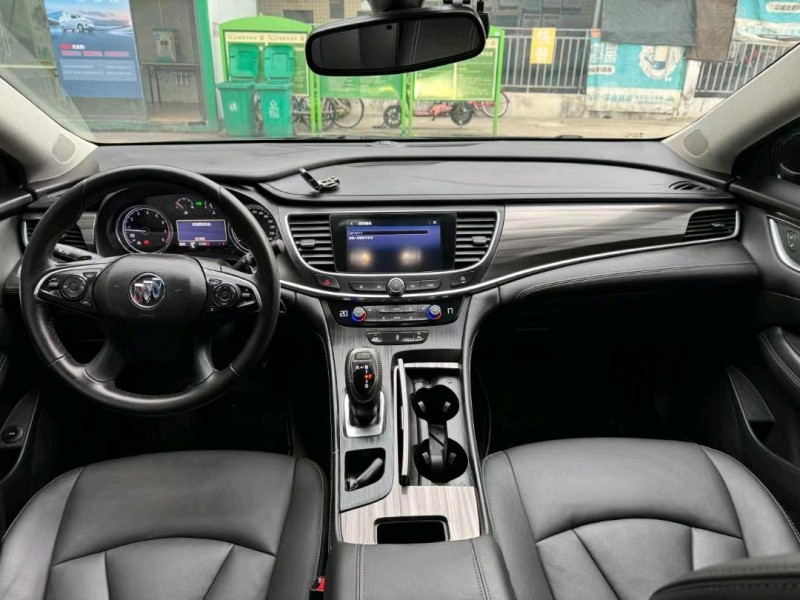 东莞21年别克君越8