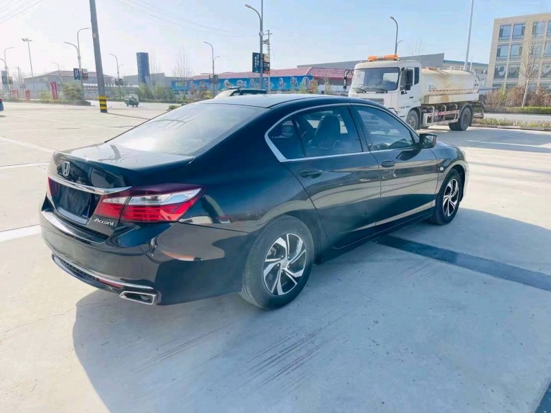 东营17年本田雅阁5