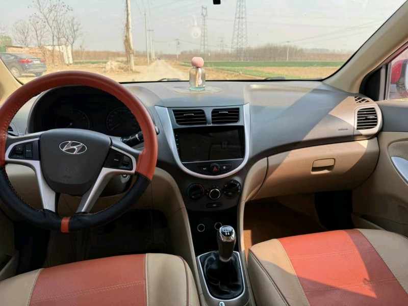 保定14年现代瑞纳8