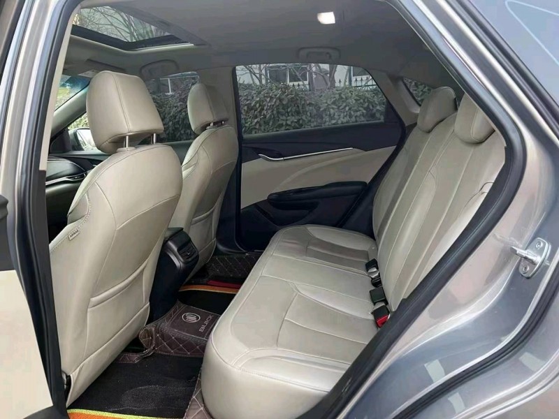 青岛18年别克英朗5