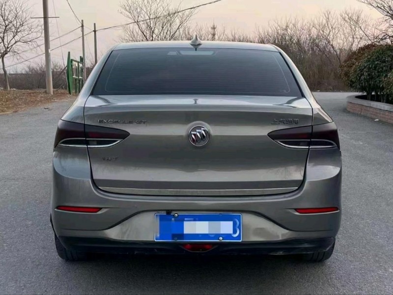 青岛18年别克英朗6