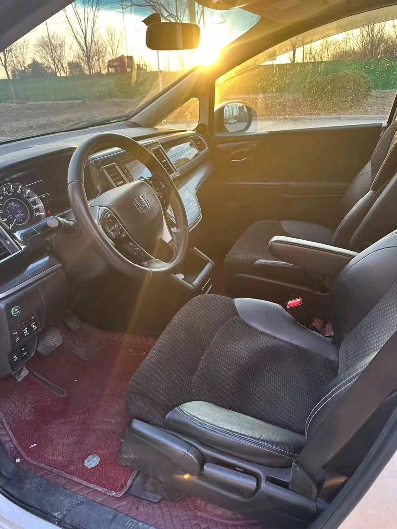 徐州18年本田艾力绅8