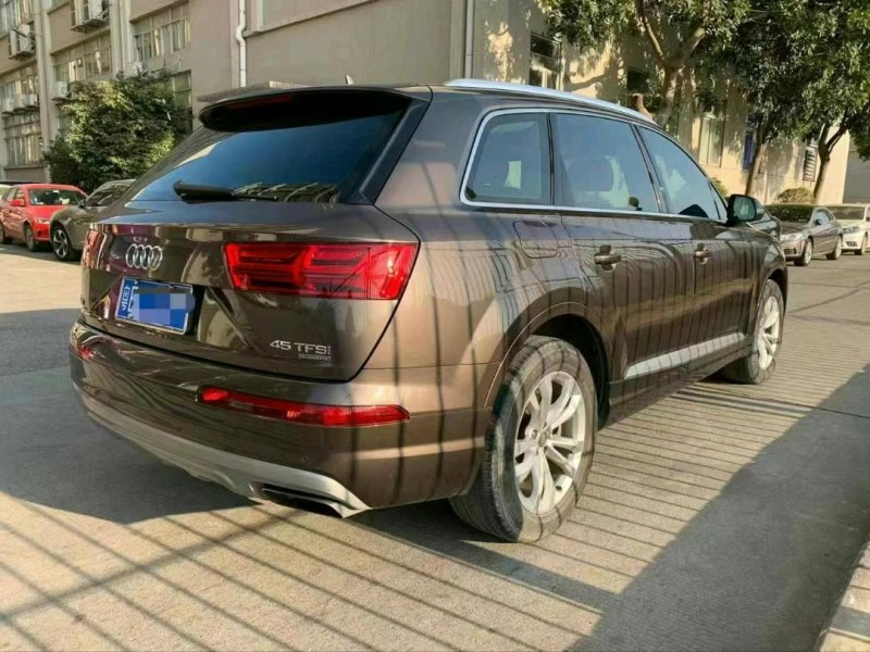 广州16年奥迪Q78
