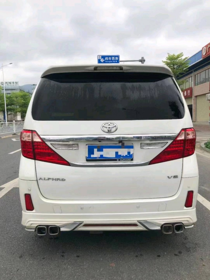 广州10年丰田埃尔法8
