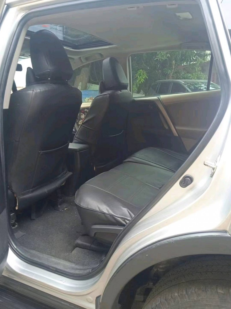欽州15年豐田RAV4榮放4