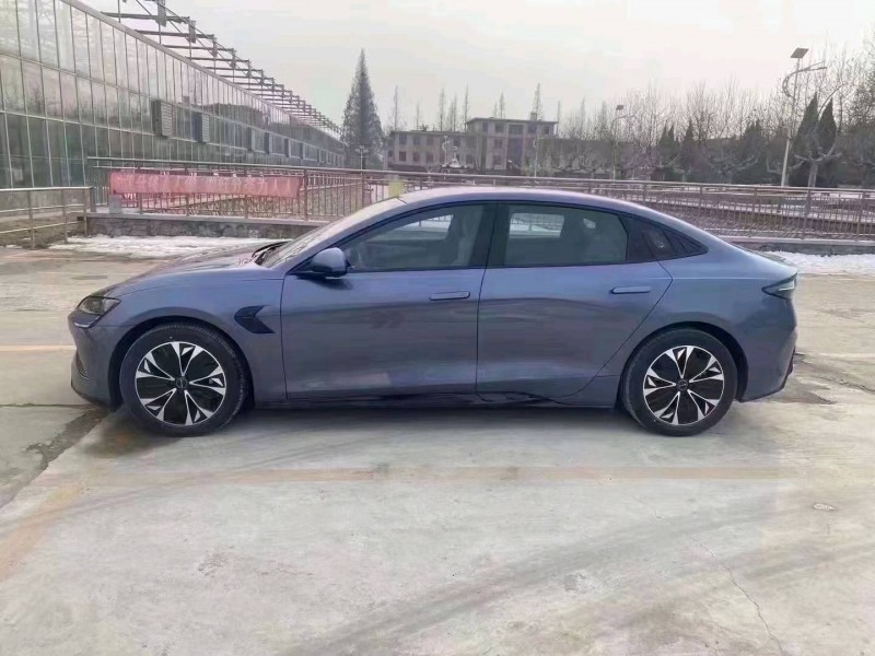 东营24年比亚迪海豹8