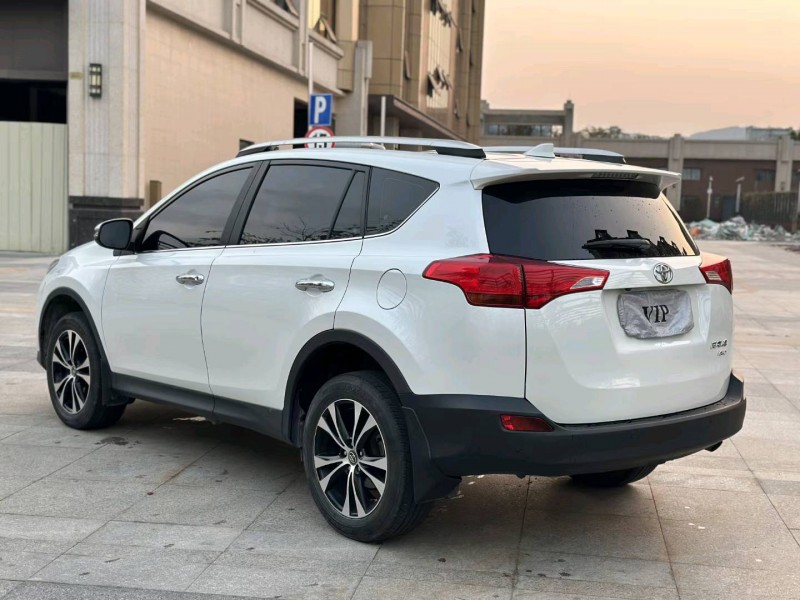 广州15年丰田RAV48