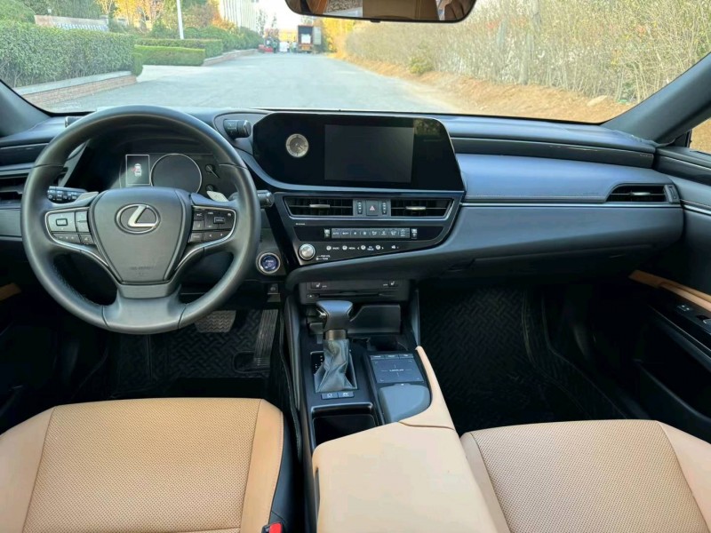 潍坊22年雷克萨斯ES5