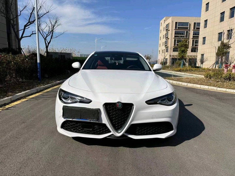 徐州21年阿尔法·罗密欧Giulia1