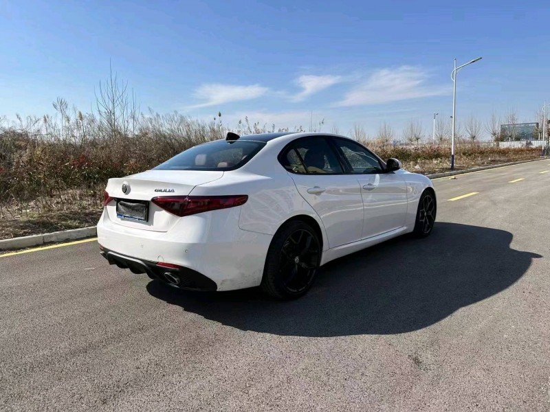 徐州21年阿尔法·罗密欧Giulia8
