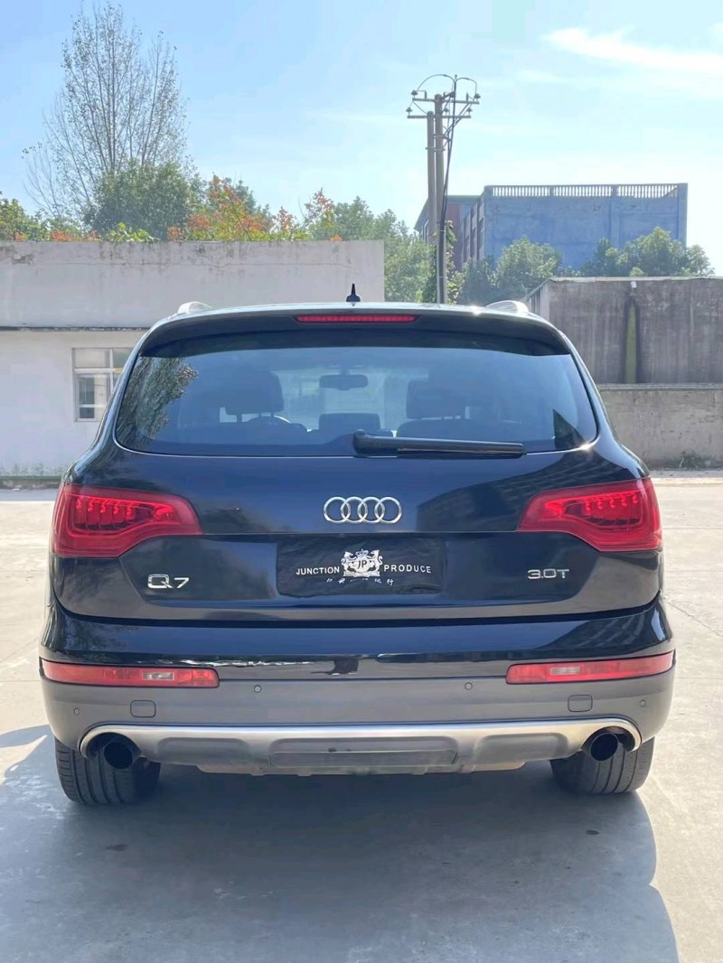襄陽12年奧迪Q78