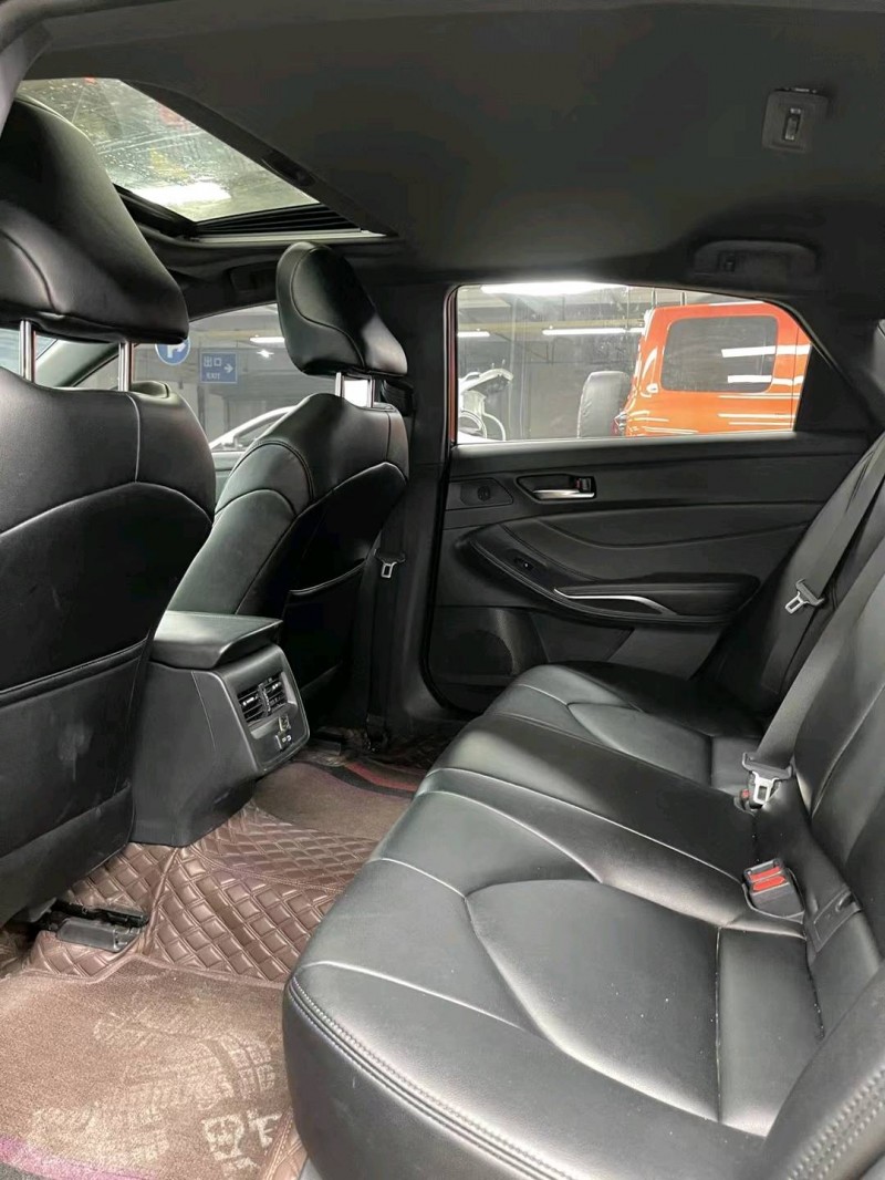 成都22年丰田亚洲龙8