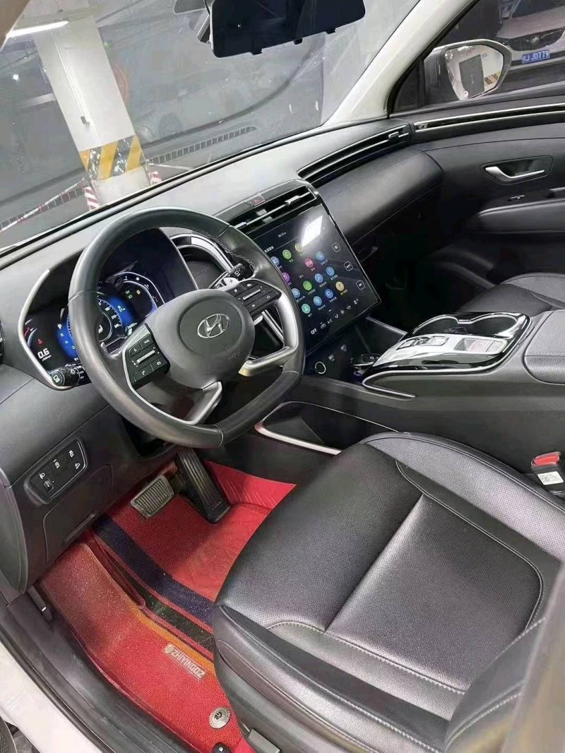 成都22年现代途胜4