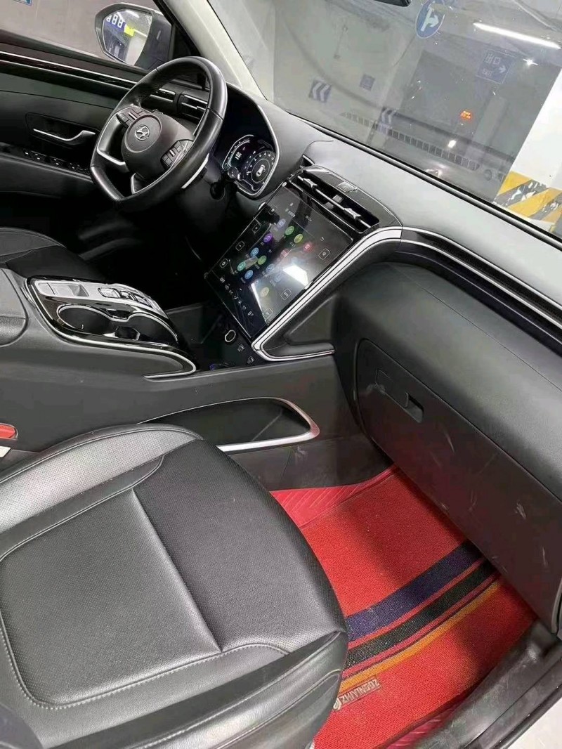 成都22年现代途胜8