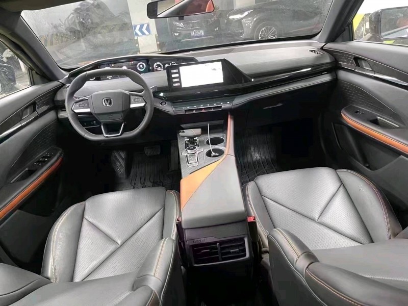 成都23年长安汽车UNI-V9