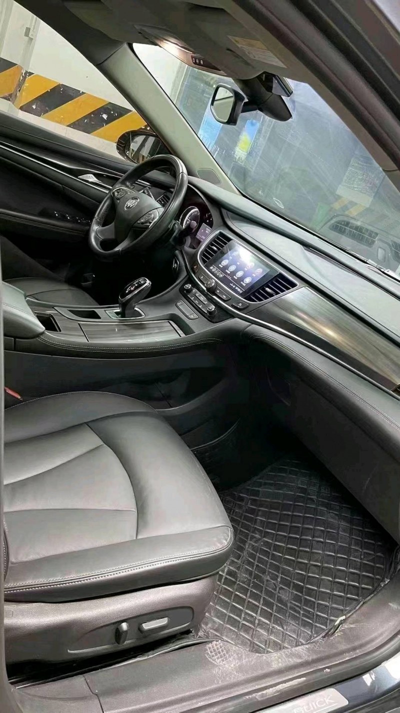 成都21年别克君越8