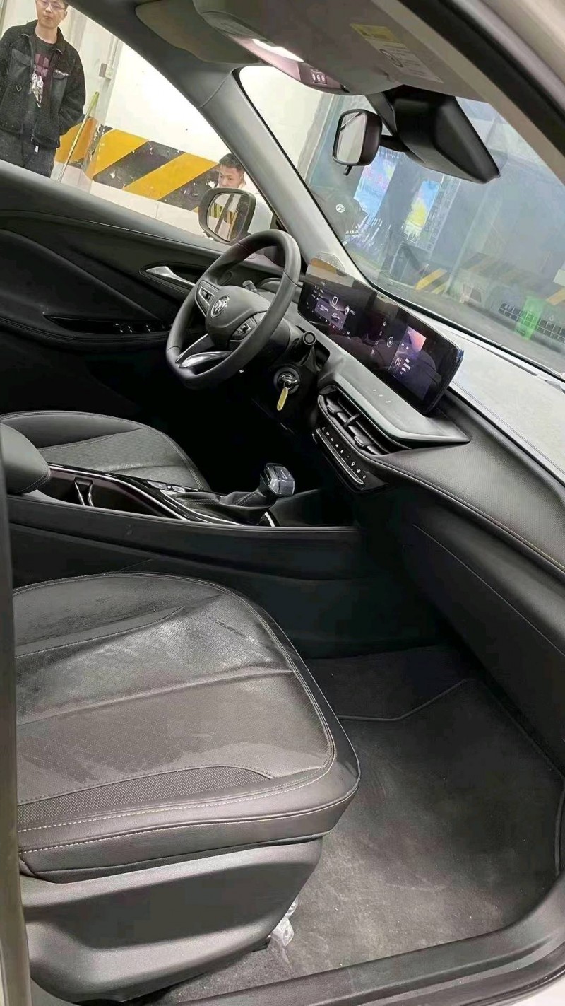 成都23年别克威朗8