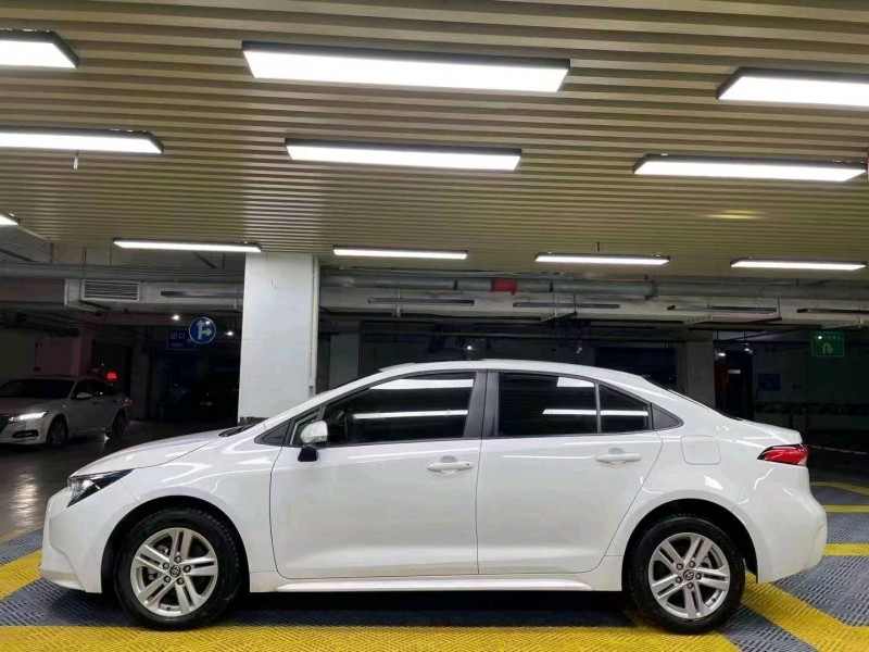 成都22年丰田雷凌3