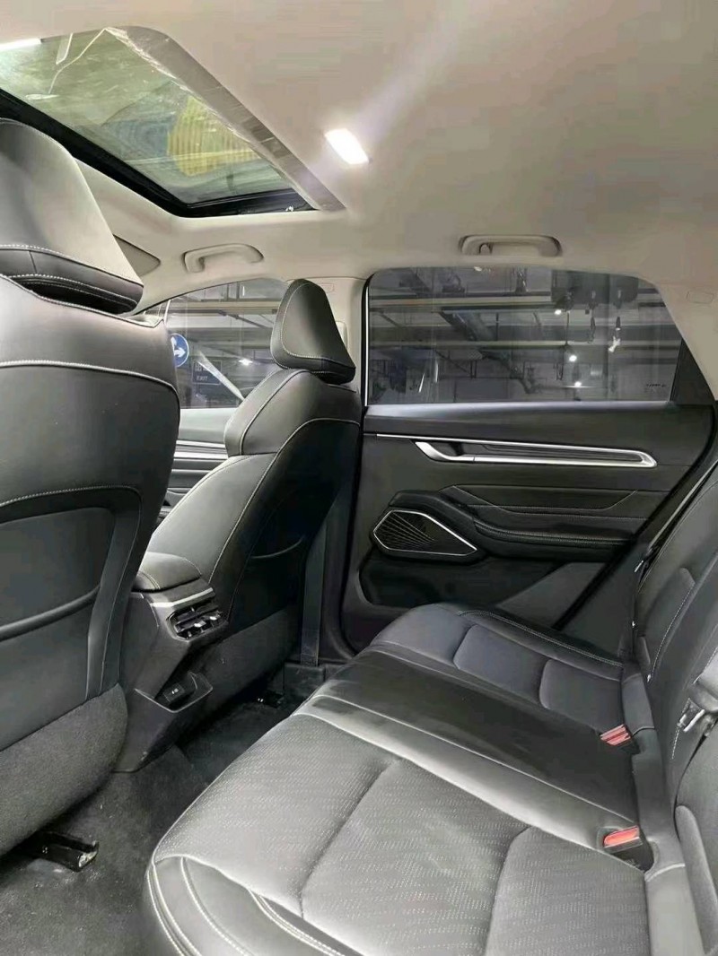 成都22年吉利帝豪7