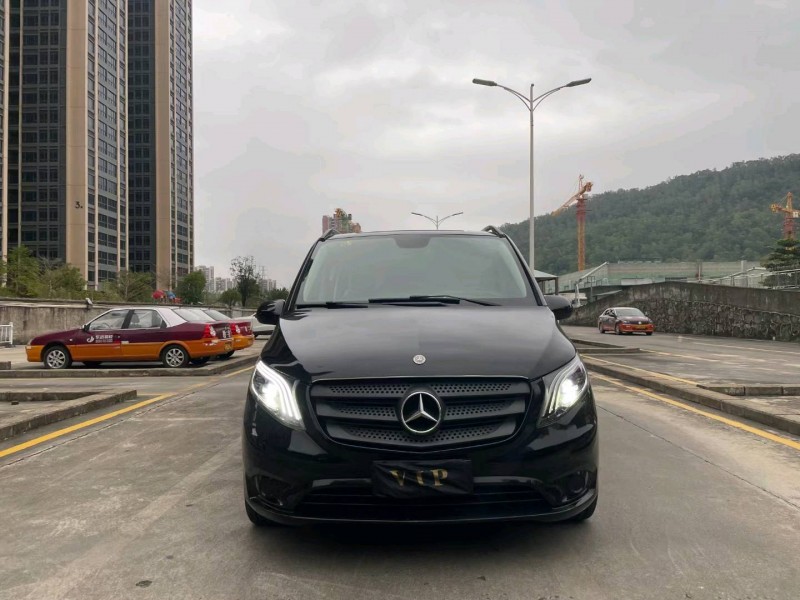 广州17年奔驰威霆1