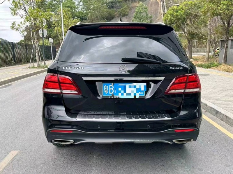 广州17年奔驰GLE8