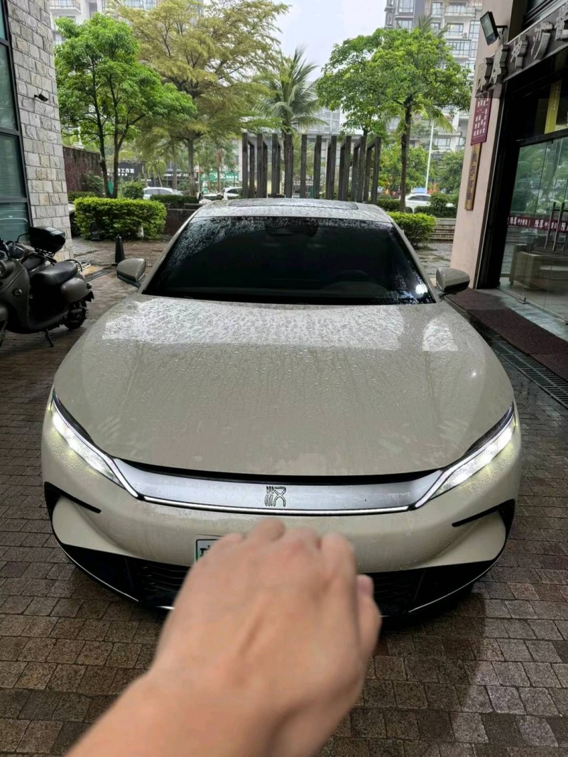 广州23年比亚迪汉1