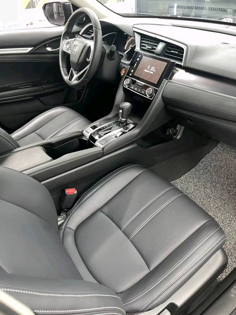 成都18年本田思域8