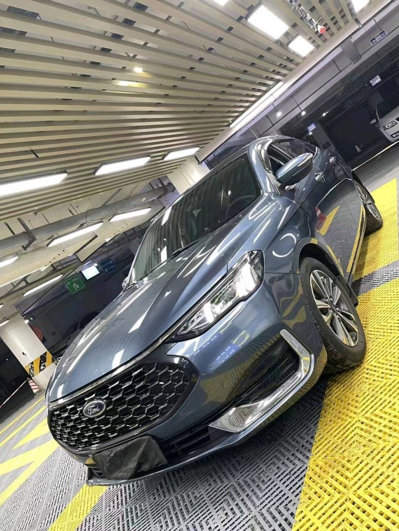 成都22年福特福睿斯2