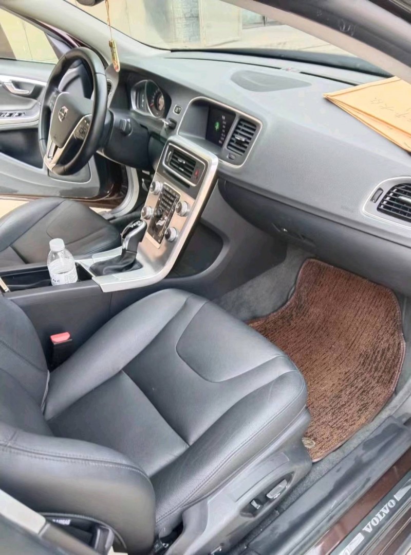 保定19年沃尔沃S60L5