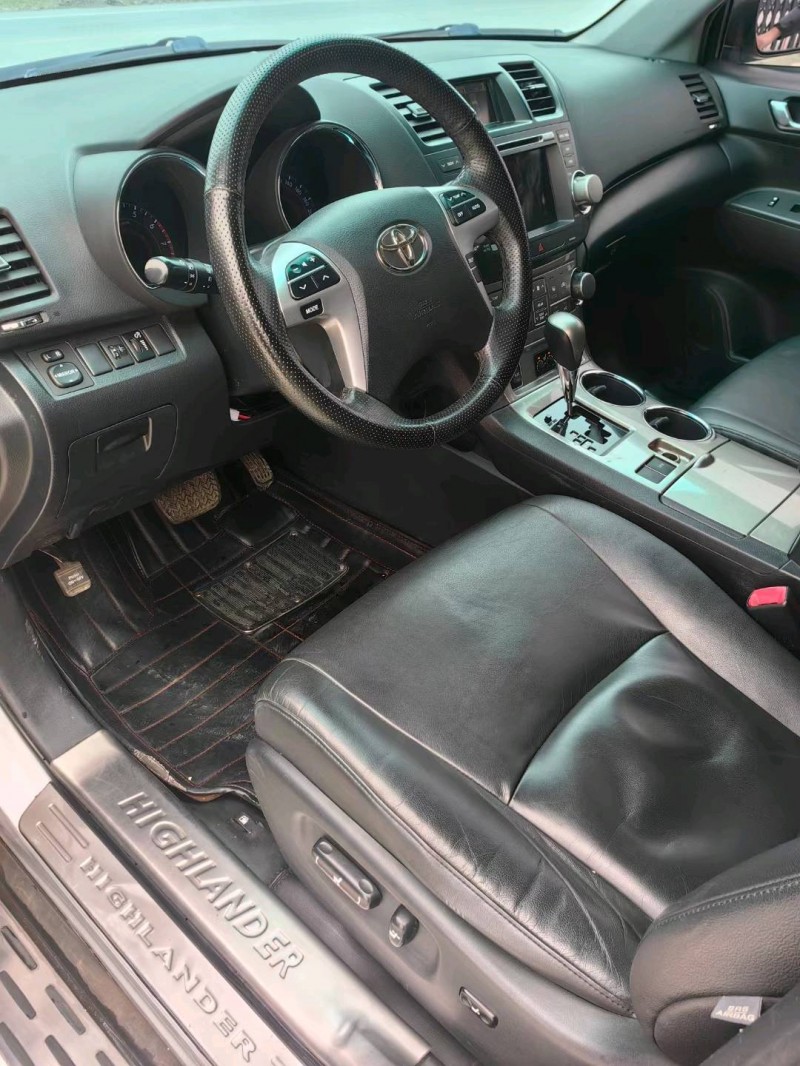 保定13年丰田汉兰达6