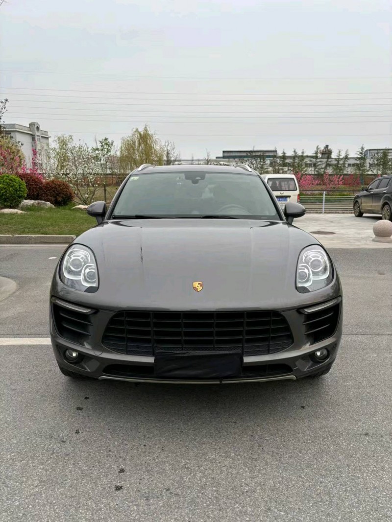 宿迁16年保时捷Macan1