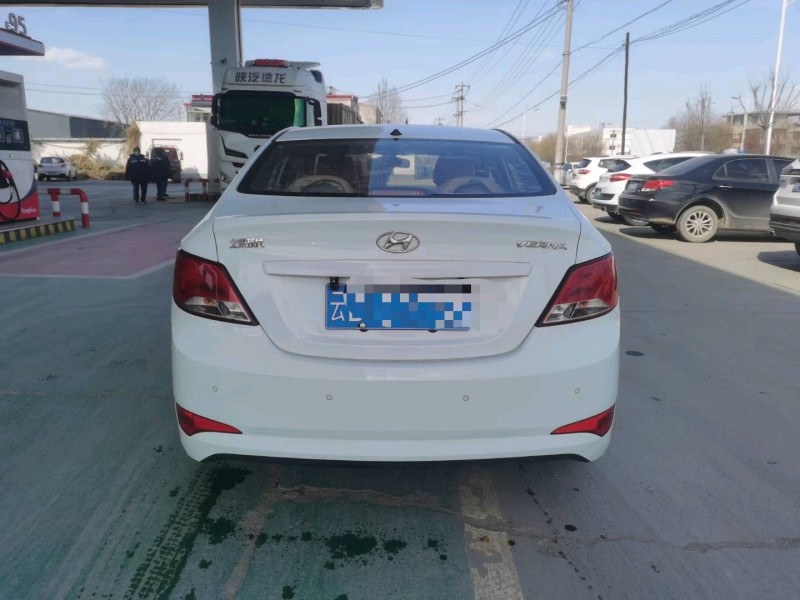 保定18年现代瑞纳8