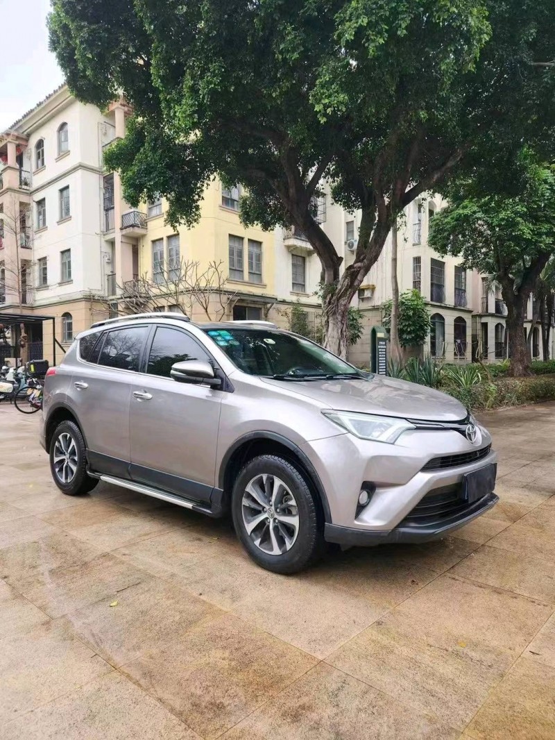 东莞17年丰田RAV42
