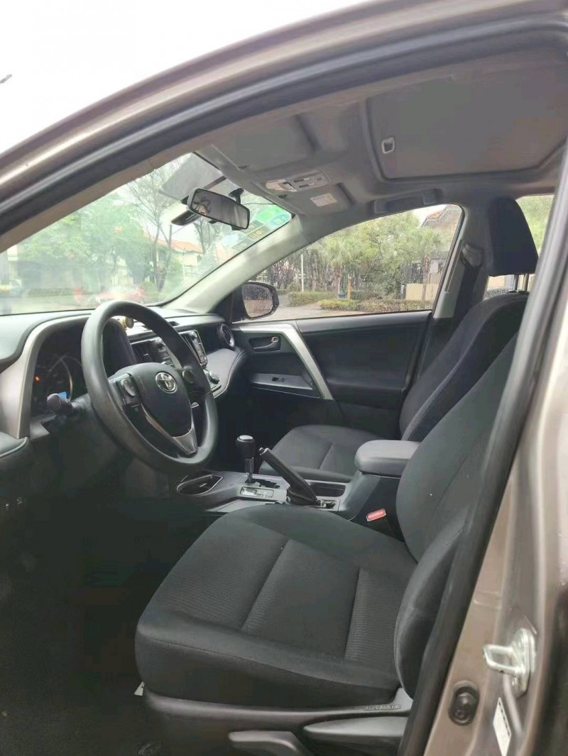 东莞17年丰田RAV46