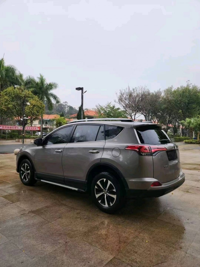 东莞17年丰田RAV47