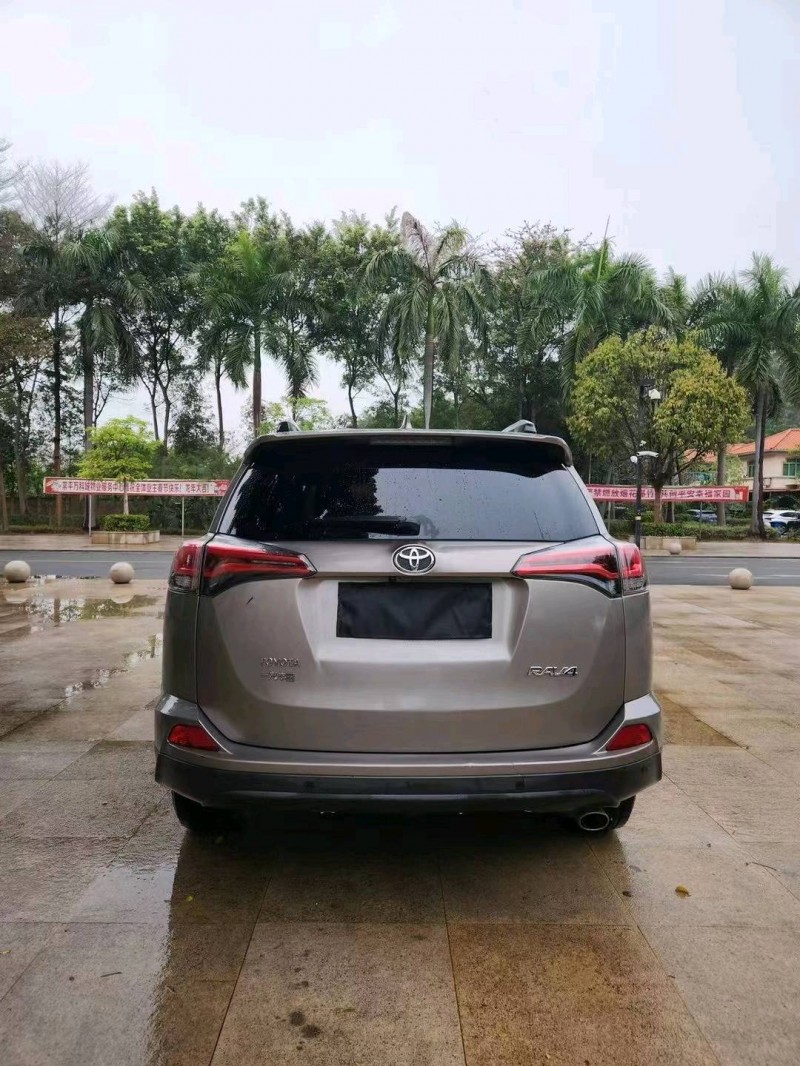 东莞17年丰田RAV48