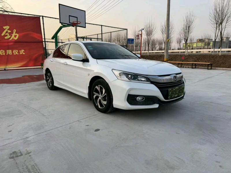 徐州17年本田雅阁1