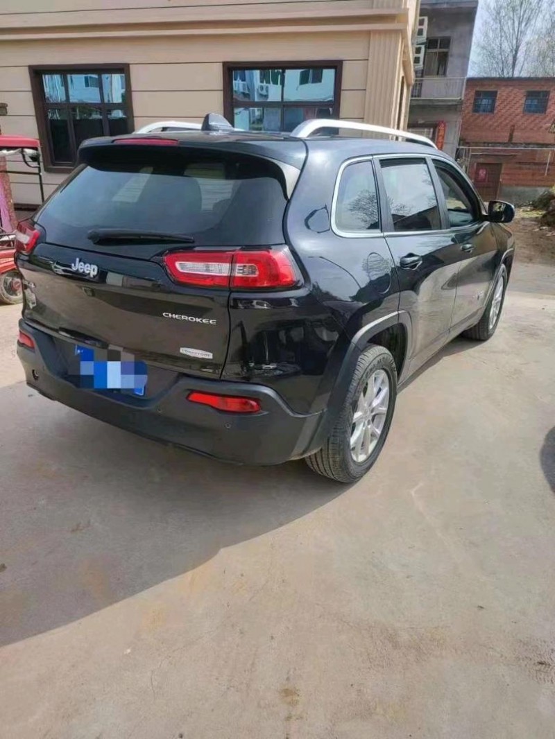 咸陽17年Jeep自由光4