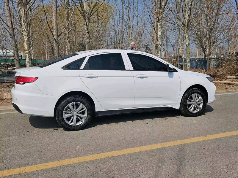 东营23年吉利帝豪EV2