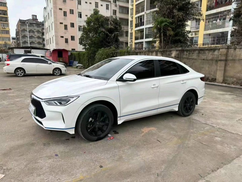 南寧23年比亞迪E33