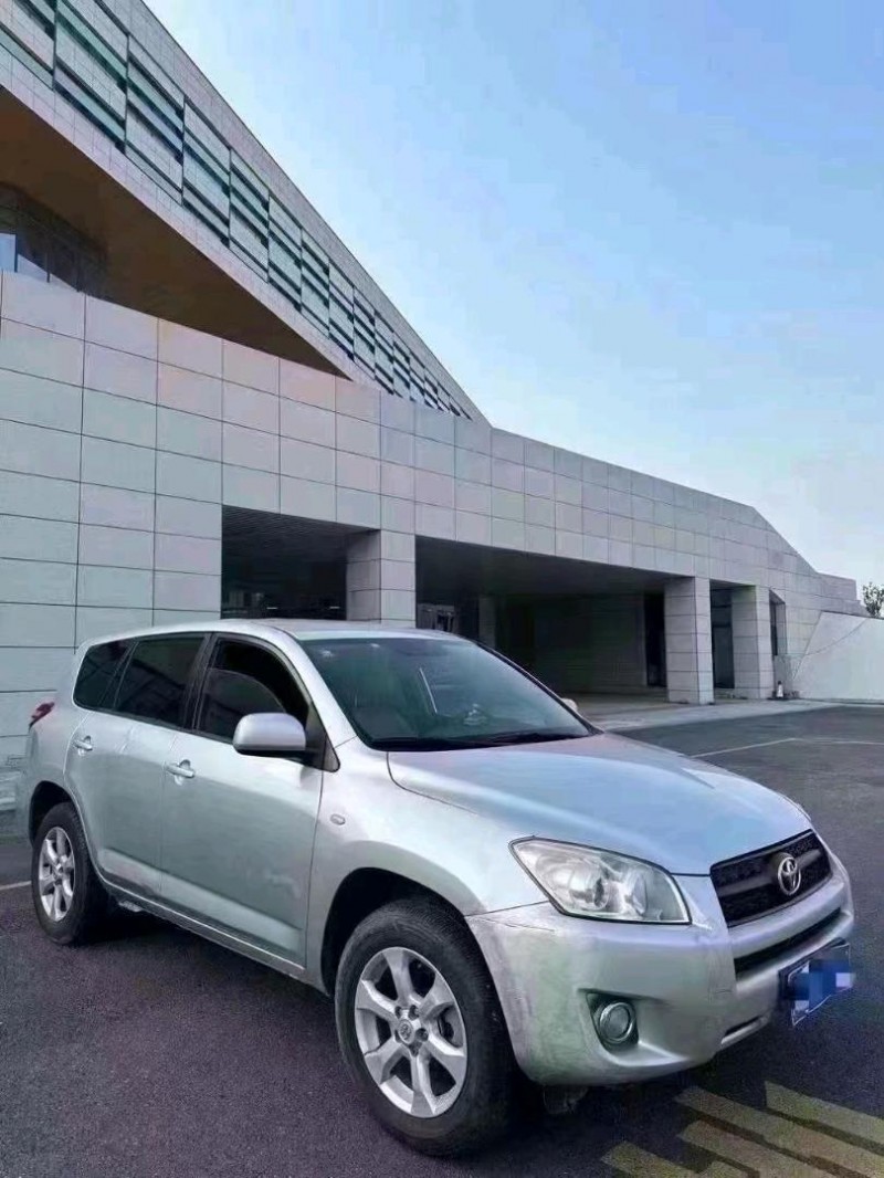 聊城13年丰田RAV42