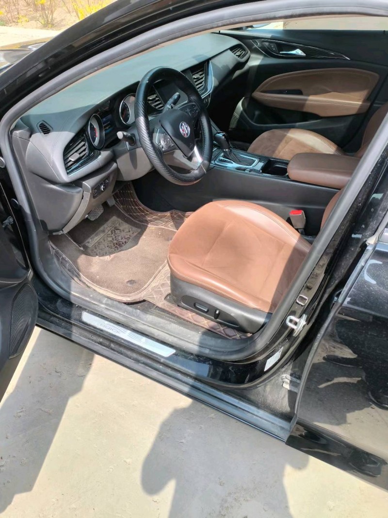 青岛20年别克君威4