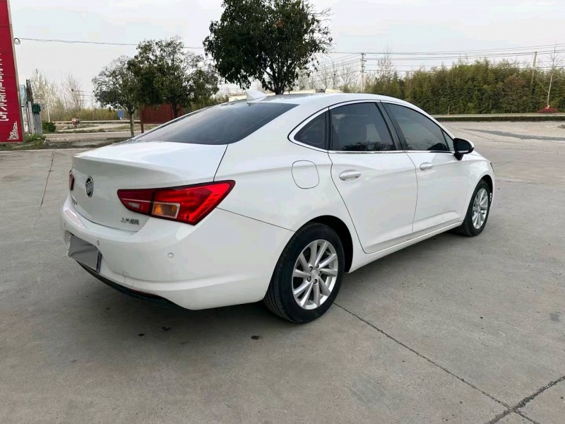 徐州18年别克威朗8